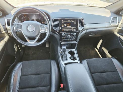 Certified 2022 Jeep Grand Cherokee Laredo X AWD/4WD image 9