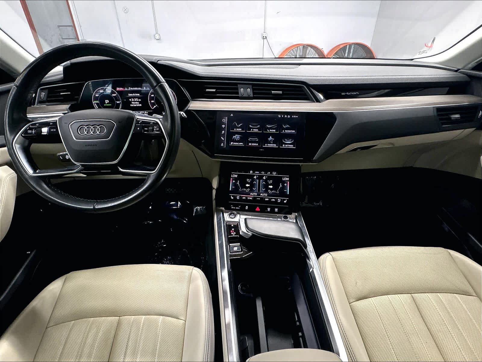 Used 2024 Audi Q8 e-tron Premium Plus w/ Premium Plus Package AWD/4WD image 17