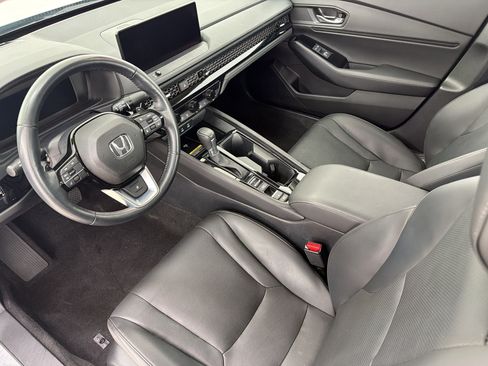 Used 2025 Honda Accord Touring image 4