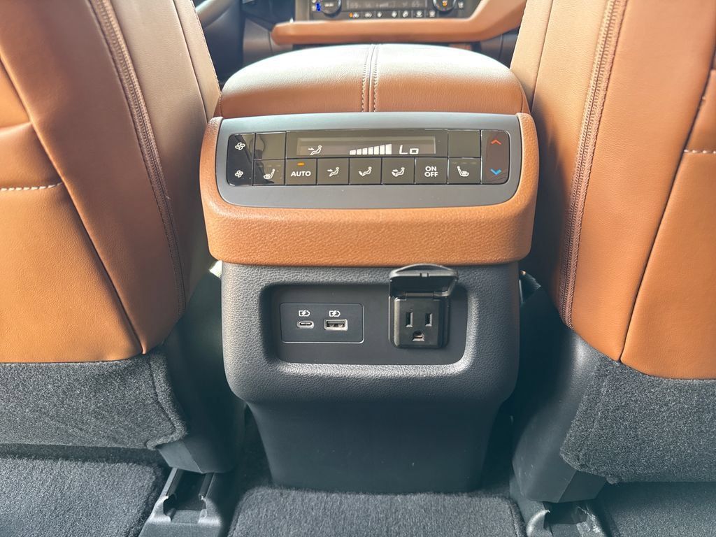 Used 2025 Nissan Pathfinder Platinum w/ Cargo Package AWD/4WD image 35