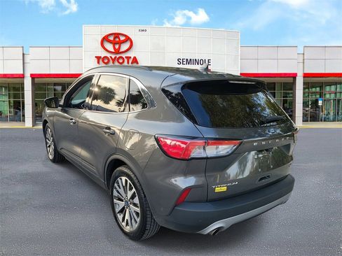 Used 2020 Ford Escape Titanium image 4