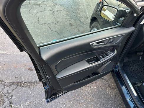 Used 2017 Ford Edge Titanium image 32