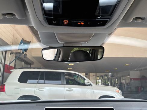 Used 2026 Volkswagen Tiguan SE FWD image 18