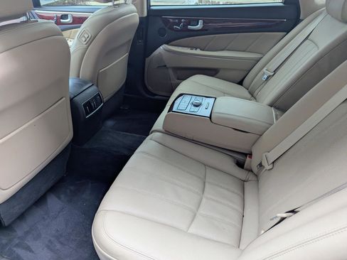 Used 2013 Hyundai Equus Signature RWD image 6