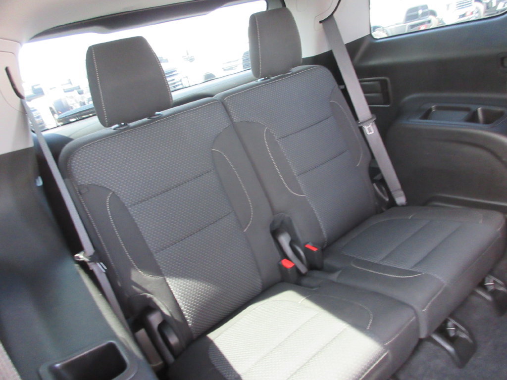 Used 2021 GMC Acadia SLE w/ Driver Convenience Package FWD image 23