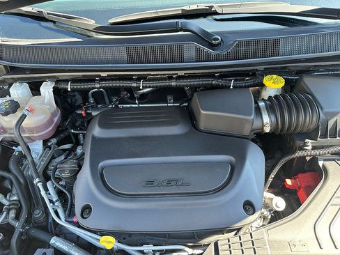 Used 2023 Chrysler Pacifica Touring-L FWD image 44