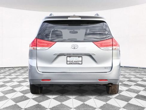 Used 2014 Toyota Sienna XLE image 12