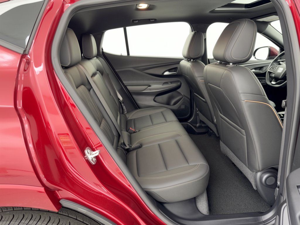 Used 2025 Buick Envista Avenir FWD image 29