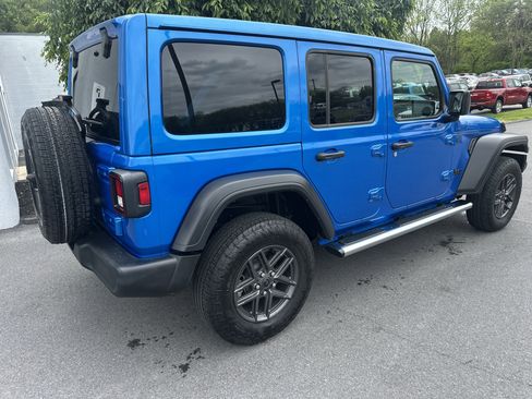 Used 2024 Jeep Wrangler Unlimited Sport AWD/4WD image 3