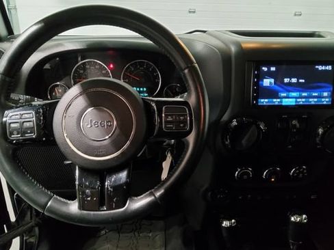 Used 2015 Jeep Wrangler Unlimited Sahara AWD/4WD image 31