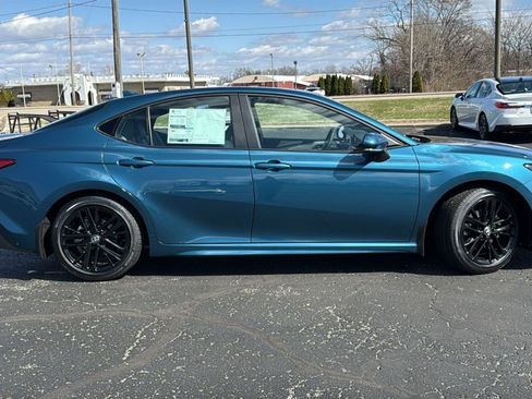 New 2026 Toyota Camry SE image 9