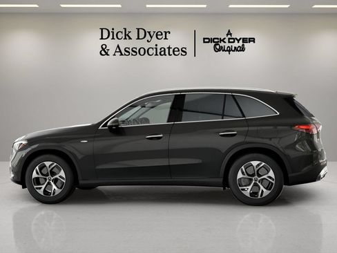 Used 2025 Mercedes-Benz GLC 350e 4MATIC image 26