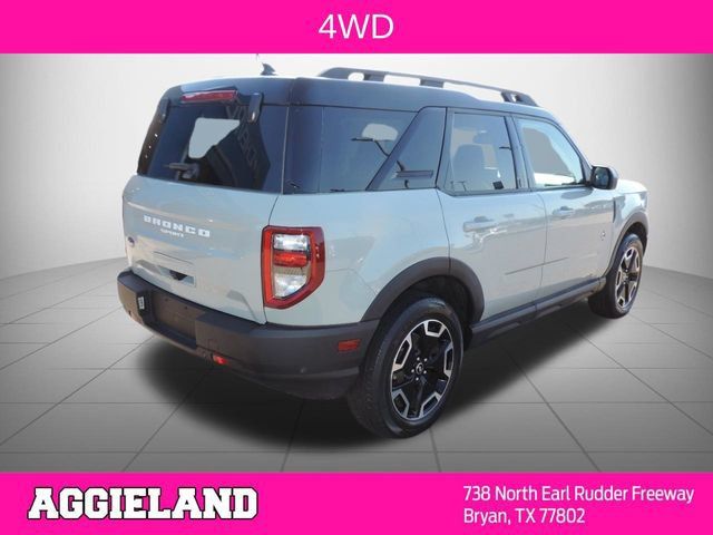 Used 2023 Ford Bronco Sport Outer Banks w/ Tech Package AWD/4WD image 4