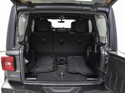 Used 2023 Jeep Wrangler Unlimited Sahara w/ Cold Weather Group image 11