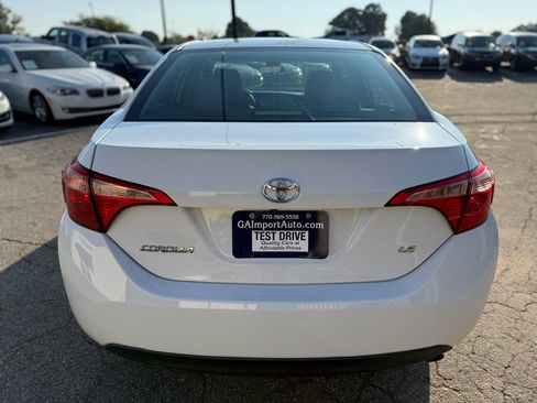 Used 2019 Toyota Corolla LE image 3