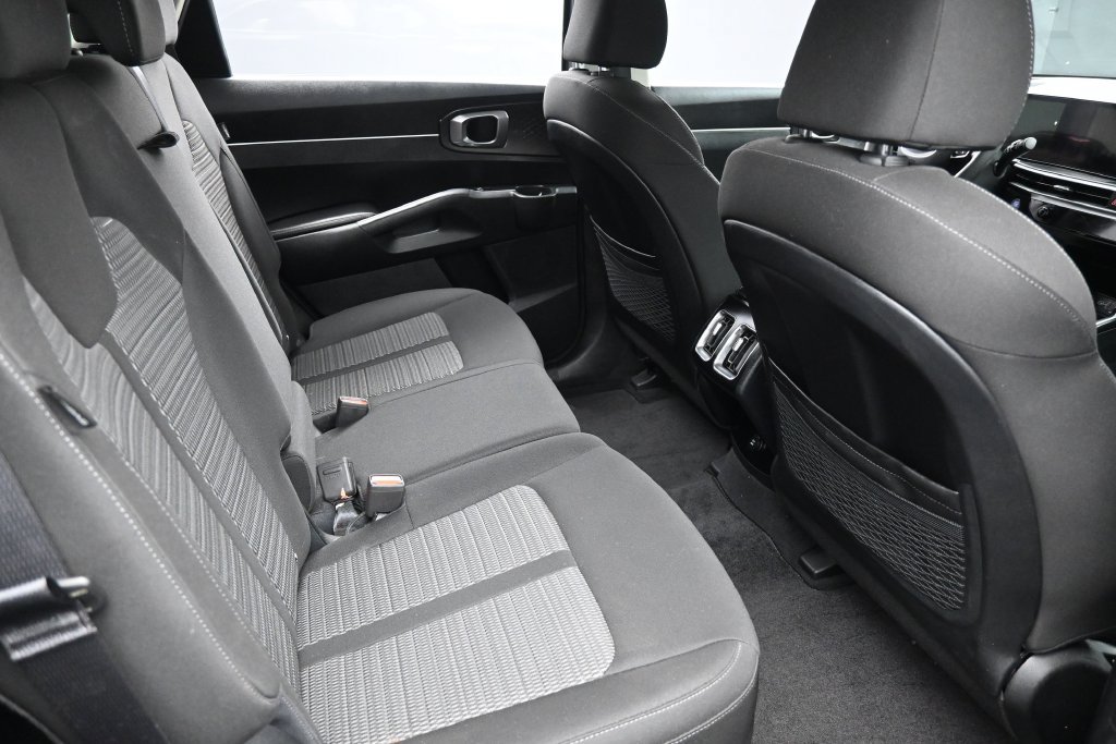 Used 2025 Kia Sorento LX FWD image 28