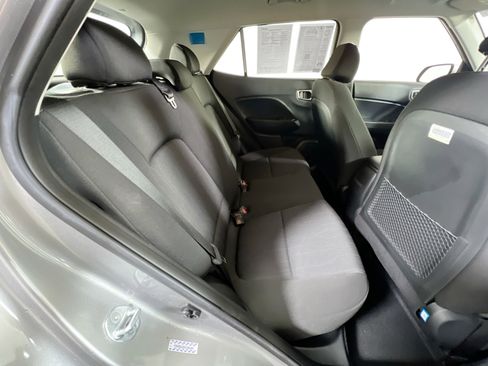 Used 2023 Hyundai Venue SE image 24