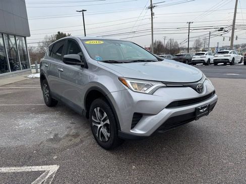 Used 2018 Toyota RAV4 LE image 16