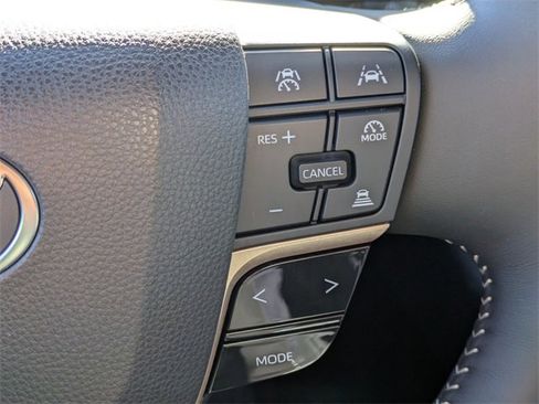 Certified 2025 Toyota Crown Limited image 27