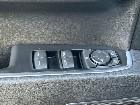 Used 2025 Chevrolet Silverado 1500 LT image 18