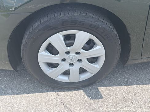 Used 2011 Toyota Camry LE FWD image 11