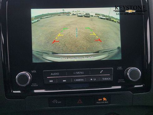 Used 2024 Nissan Frontier SV image 18