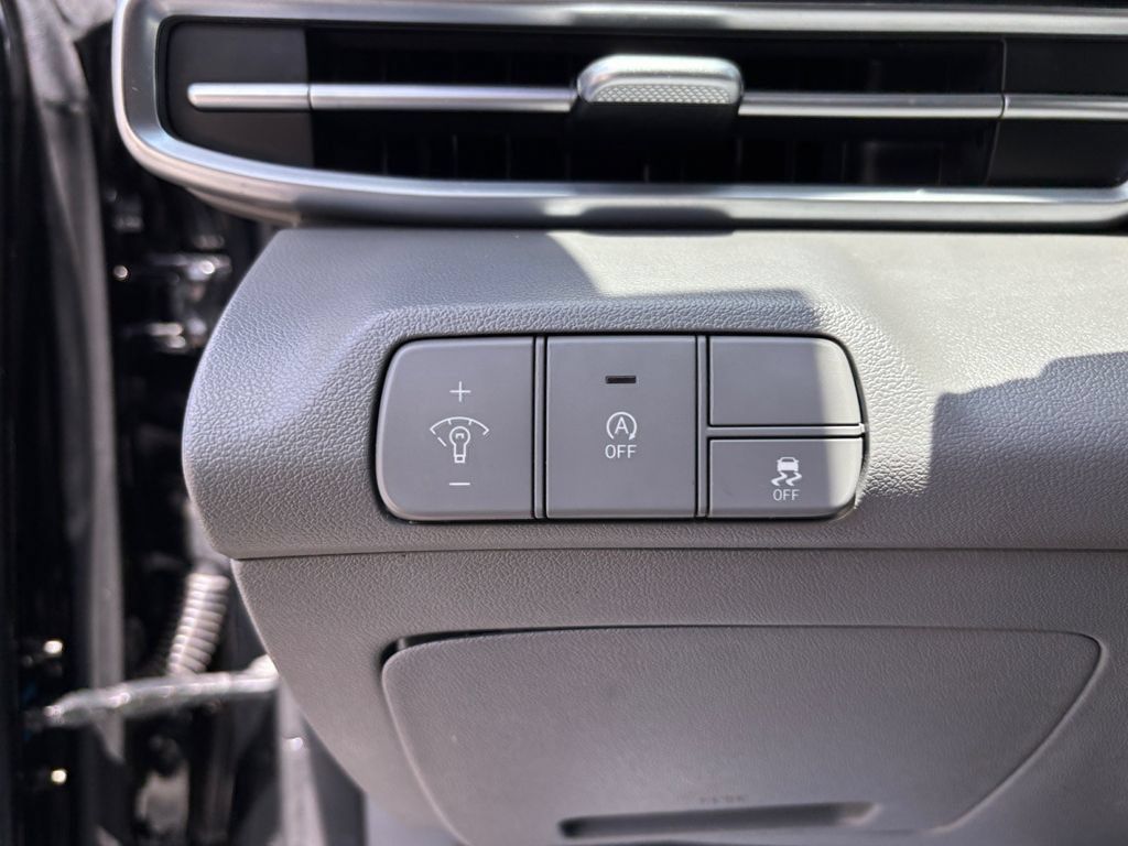 Used 2025 Hyundai Elantra SE FWD image 31