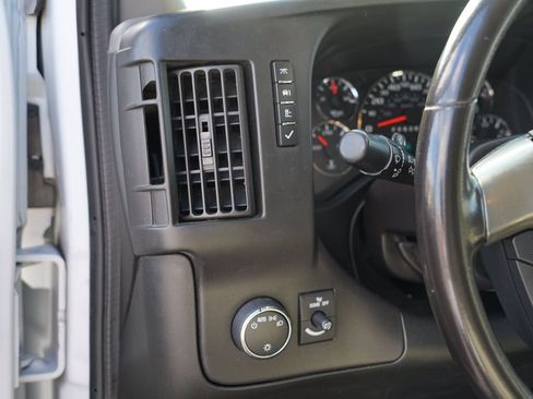 Used 2017 Chevrolet Express 2500 RWD image 16