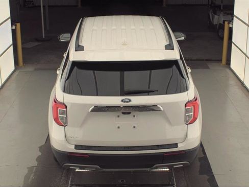 Used 2023 Ford Explorer XLT w/ Equipment Group 202A image 10