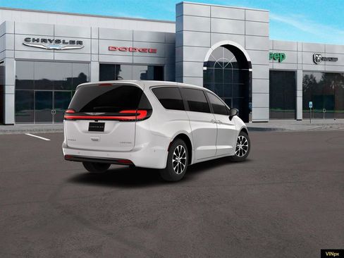 New 2026 Chrysler Pacifica Limited image 7
