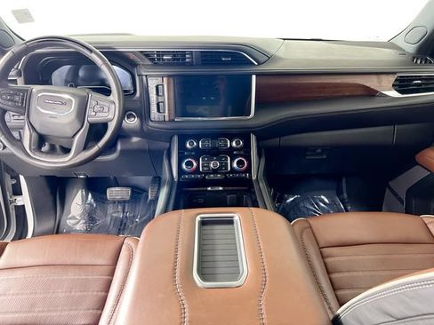 Used 2024 GMC Yukon Denali Ultimate AWD/4WD image 7