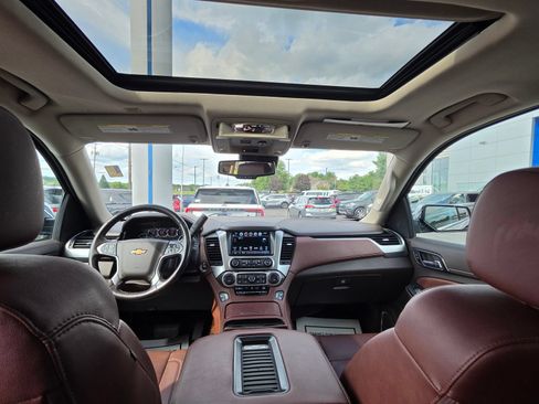 Used 2020 Chevrolet Suburban Premier AWD/4WD image 36