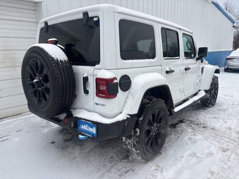 Used 2024 Jeep Wrangler Unlimited Sahara w/ Technology Group image 7