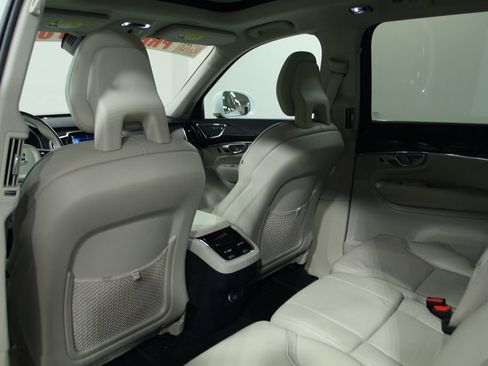 Used 2018 Volvo XC90 T6 Momentum w/ Convenience Package AWD/4WD image 27