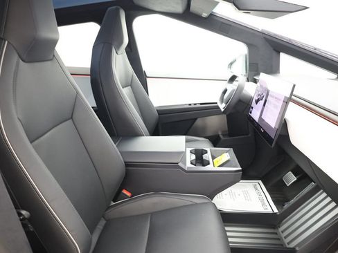 Used 2024 Tesla Cybertruck AWD Crew Cab image 28