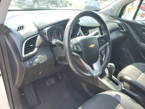 Used 2019 Chevrolet Trax LT w/ LT Convenience Package FWD image 19