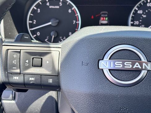 Used 2025 Nissan Rogue SV FWD image 19