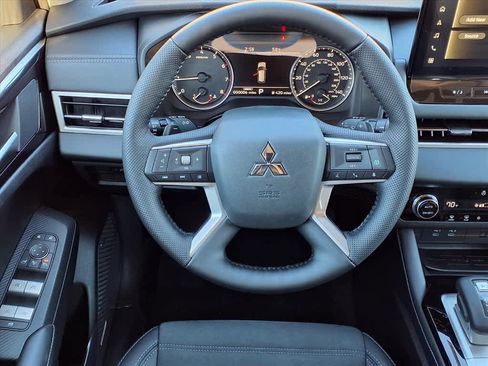 New 2026 Mitsubishi Outlander SE image 5