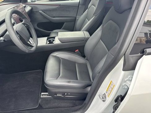 Used 2026 Tesla Model Y 2WD image 9