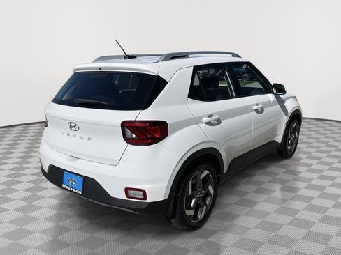 Used 2024 Hyundai Venue SEL FWD image 12