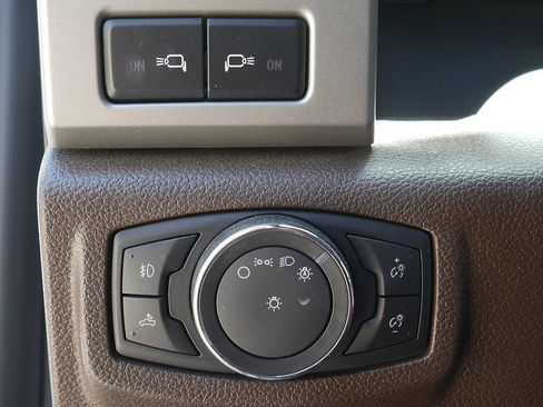 Used 2018 Ford F150 King Ranch w/ Equipment Group 601A Luxury AWD/4WD image 29