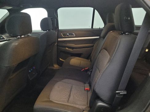 Used 2017 Ford Explorer XLT w/ Equipment Group 201A AWD/4WD image 18