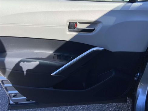 Used 2023 Toyota Corolla Cross L image 11