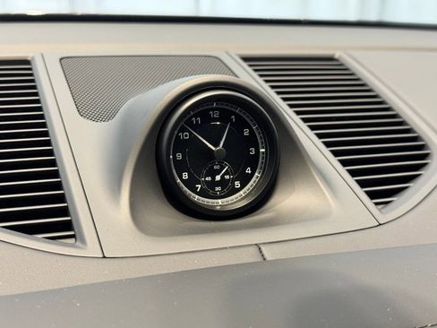 Used 2025 Porsche Macan image 21