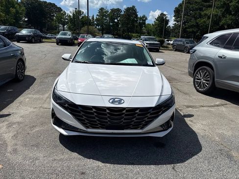 Used 2023 Hyundai Elantra Limited FWD image 2