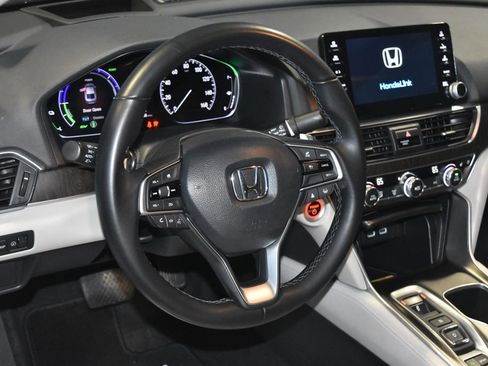 Used 2022 Honda Accord Touring image 2