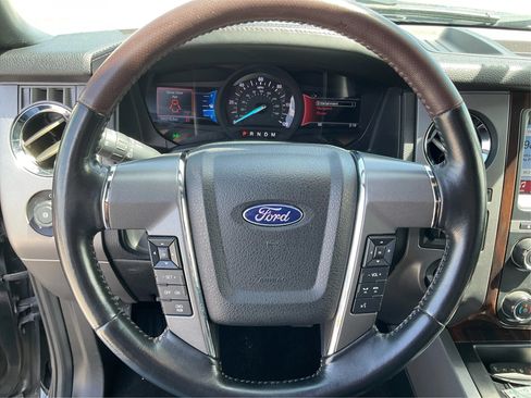 Used 2017 Ford Expedition Platinum RWD image 16