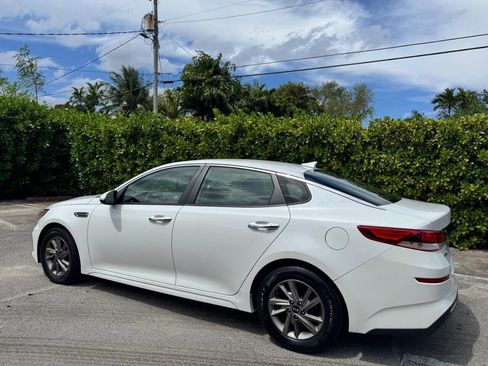 Used 2020 Kia Optima LX image 8