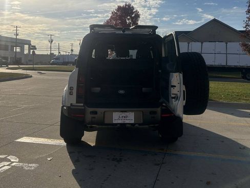 Used 2022 Land Rover Defender 90 X-Dynamic S image 8