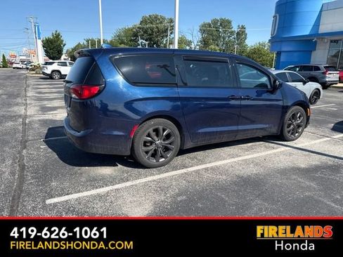 Used 2019 Chrysler Pacifica Touring Plus w/ S Appearance Package FWD image 5